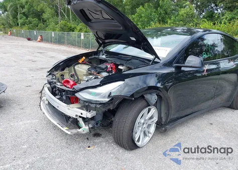 2023 Tesla Model Y Awd/Long Range Dual Motor All-Wheel Drive z USA, uszkodzony, nr VIN 7SAYGDEE7PF768213